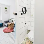 Comfortable In Warsaw's Mokotow District Next To The Metro By Renters Apartment Warschau