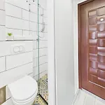 Comfortable In Warsaw's Mokotow District Next To The Metro By Renters Apartment *