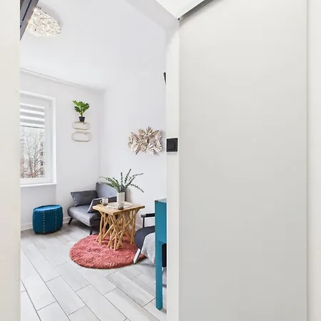 Apartment Comfortable In Warsaw's Mokotow District Next To The Metro By Renters *