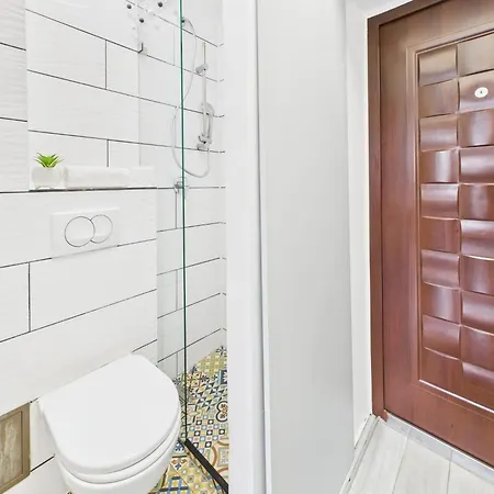 Comfortable In Warsaw's Mokotow District Next To The Metro By Renters Apartment *