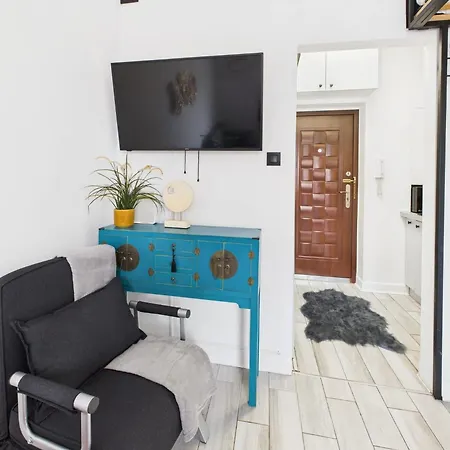 Comfortable In Warsaw's Mokotow District Next To The Metro By Renters Apartment