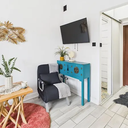 Daire Comfortable In Warsaw's Mokotow District Next To The Metro By Renters *