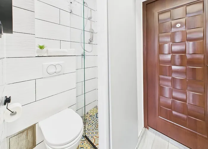 Comfortable In Warsaw's Mokotow District Next To The Metro By Renters Apartment *