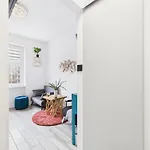 Daire Comfortable In Warsaw's Mokotow District Next To The Metro By Renters *