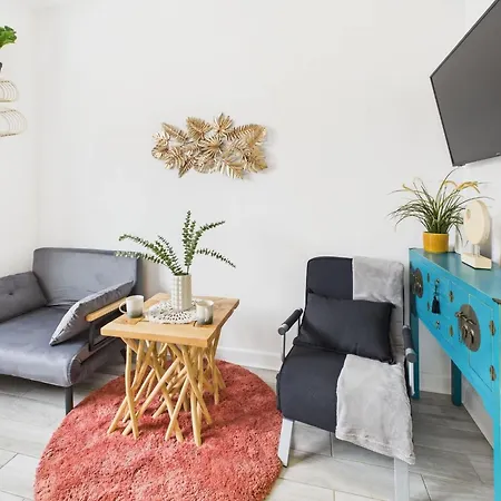 Daire Comfortable In Warsaw's Mokotow District Next To The Metro By Renters *